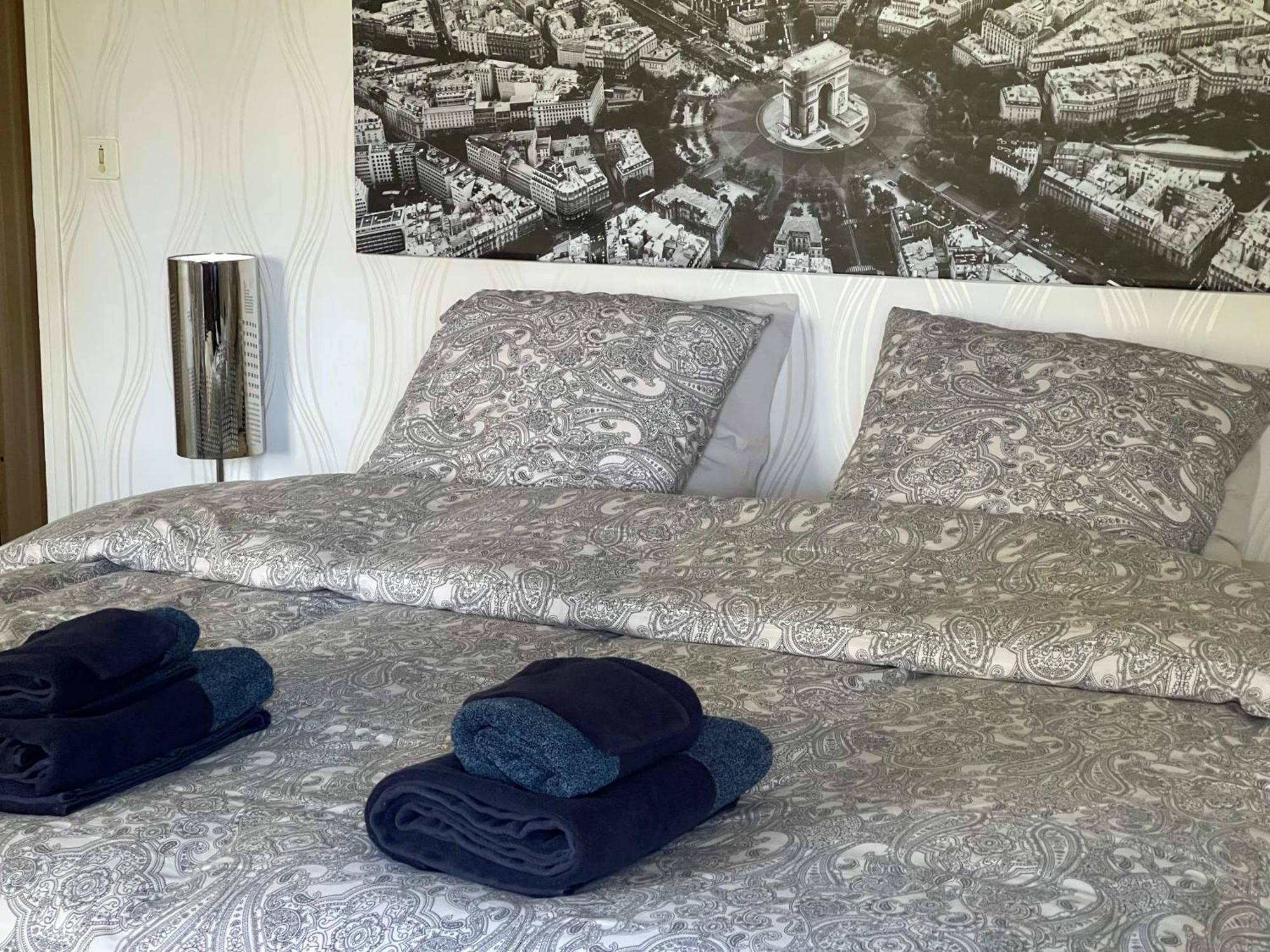 La Belle Chaumiere Bed and Breakfast Bretagne-de-Marsan Εξωτερικό φωτογραφία